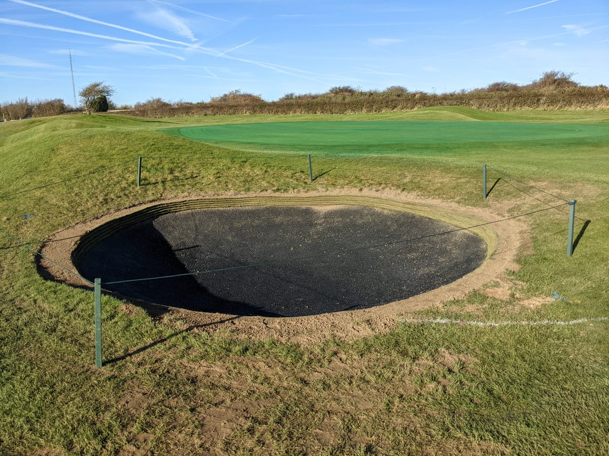 "Bunkers look fantastic &amp; team a real credit 2u" Exceptional week <a href="/DykeGolfClub1/">Dyke Golf Club</a> blazing sunshine, top team &amp; some totally transformed bunkers thnx also 2 CM Rob &amp; deputy Elliot for all the support #result #rubbercrumb #syntheticedge #designnbuild #contractors #sealedsystems