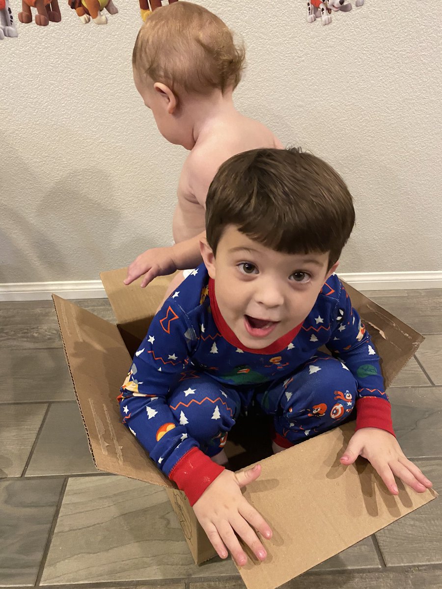 katrinavvera's tweet photo. November 4th & 5th.
#NoNegativeNovember
I missed a day, so two for one. I have two really incredible kids. ❤️ https://t.co/3t6NEH8R1G
