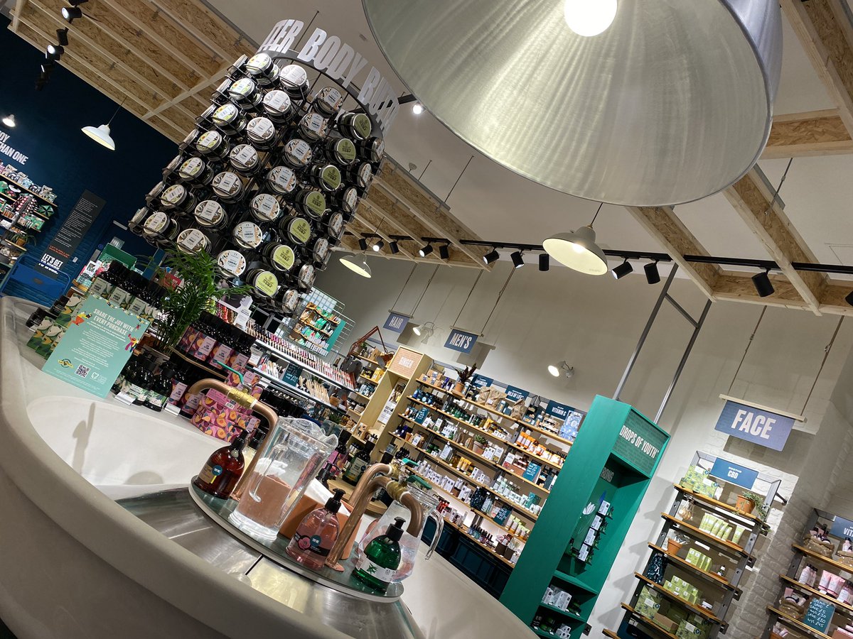 lammie_pie1978's tweet photo. @TheBodyShopUK newly refurbished store opened today @Liverpool_ONE #retail #liverpool #christmasiscoming #FridayFeeling https://t.co/ctCJw4Y6Zt