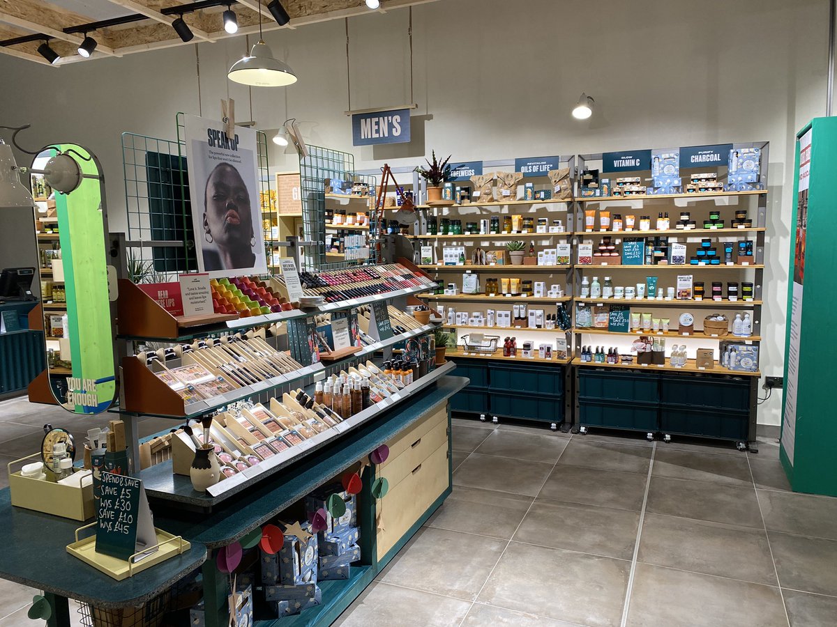 lammie_pie1978's tweet photo. @TheBodyShopUK newly refurbished store opened today @Liverpool_ONE #retail #liverpool #christmasiscoming #FridayFeeling https://t.co/ctCJw4Y6Zt