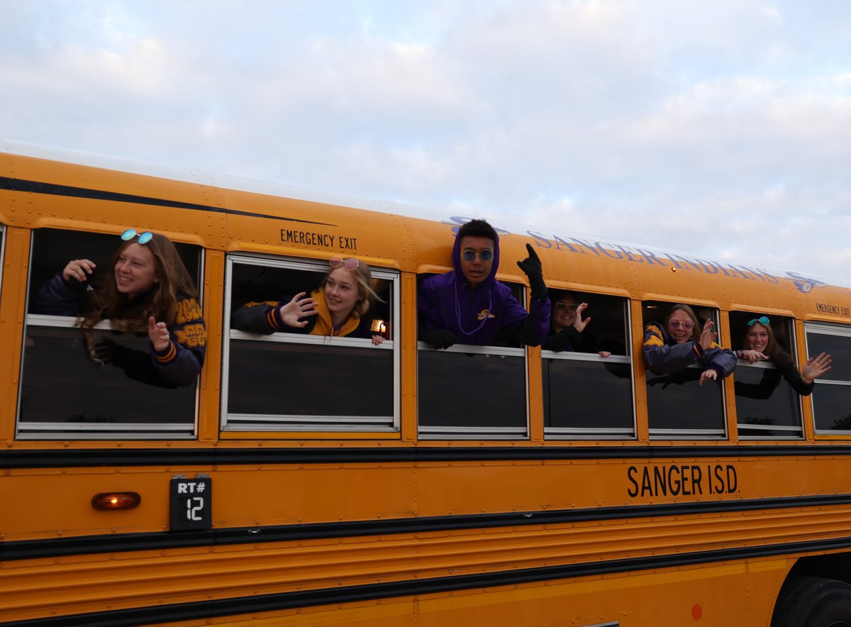 Sanger_ISD's tweet photo. Scenes from this morning's state send-off for the boys and girls cross country teams. 🏃‍♂️🏃‍♀️

The Indians and Lady Indians will compete tomorrow morning at Old Settler's Park in Round Rock for the Class 4A championships.  #OneFamilyOneTribe https://t.co/0N27TGvd0V