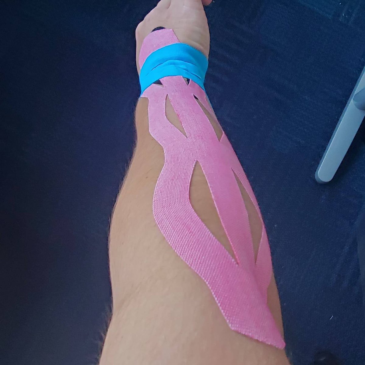 KinesioTape's tweet photo. #Repost @brttny A bonus to working @kinesiotape, when ur in pain u get taped. #EDF (black tape), #Snowflake (pink), Y-strip (long blue) & Web cut (blue). Then a #Kinesio ArmSleeve to protect my taping. #kinesiotape #Kinesiotapingmethod #painrelief #carpaltunnel #tapewithwisdom https://t.co/sCu9zsvYLc