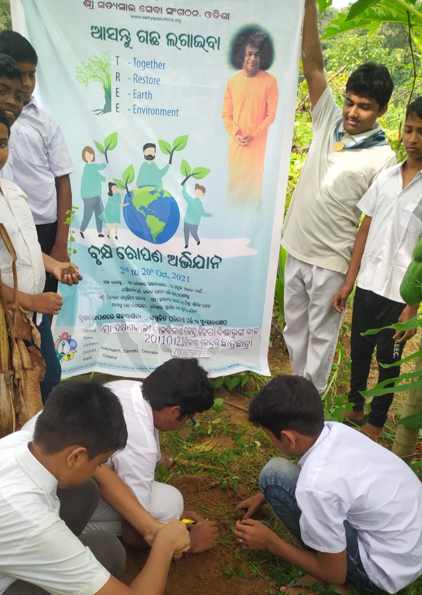 sathyasaiodisha's tweet photo. Loving Sairam..
With the Blessings of Swami,on the holy day of Sai Avatar Declaration day plantation program under Brikshya Ropan Abhiyan has been carried out at Dindabhuin Village by Daspalla Samithi of Nayagarh District on 20.10.21.
#Avatardeclarationday
#Nayagarh
-Media Team https://t.co/w0N2YenKH0