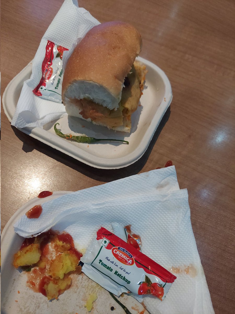 rajeetsinha's tweet photo. Only 1 small #Mirchi with a #BadaPav???  More mirchis were declined by #BakerStreet at IGI T1 so bought another bada paav, just for mirchi.. #BahutNaainsaafiHai...

Me as a @UnivOfPune ker, enjoyed BadaPaav, but Bina mirchi ke bhi BadaPav hota hai kya?

#NoBadaPaavWithoutMIrchiS https://t.co/WF1sqzdWCb
