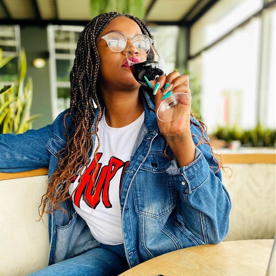 TheRealLayla2's tweet photo. Flash back Friday 🎈🎈

Cava my tshirt🥰i have mega love for this Brand❤
#lesuper #blaro https://t.co/G37Id4Ye9C