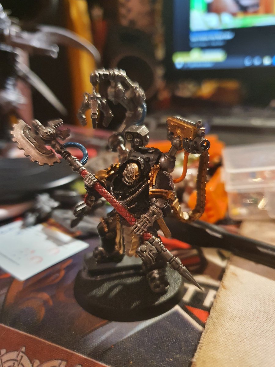 OmegaXaiden27's tweet photo. Quite happy with how this guy turned out. Took bad my camera is ass and blurrs stuff.
#warhammer https://t.co/0bkeUcyn0O