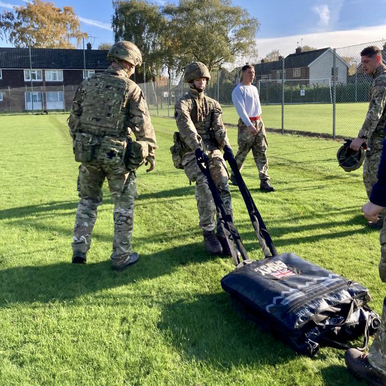 43HQSpSqnRE's tweet photo. Commander’s Challenge No.1 - #BattlePT. Today members of 43 completed the first of a series of challenges for the @Comd170Gp Cup. Log race, strong man, loaded march, casualty drags and carries. Well done #AAPTI LCpl T for organising 💪 bring on the next event. #JNCOLeadership https://t.co/rA0Vv2qKIM