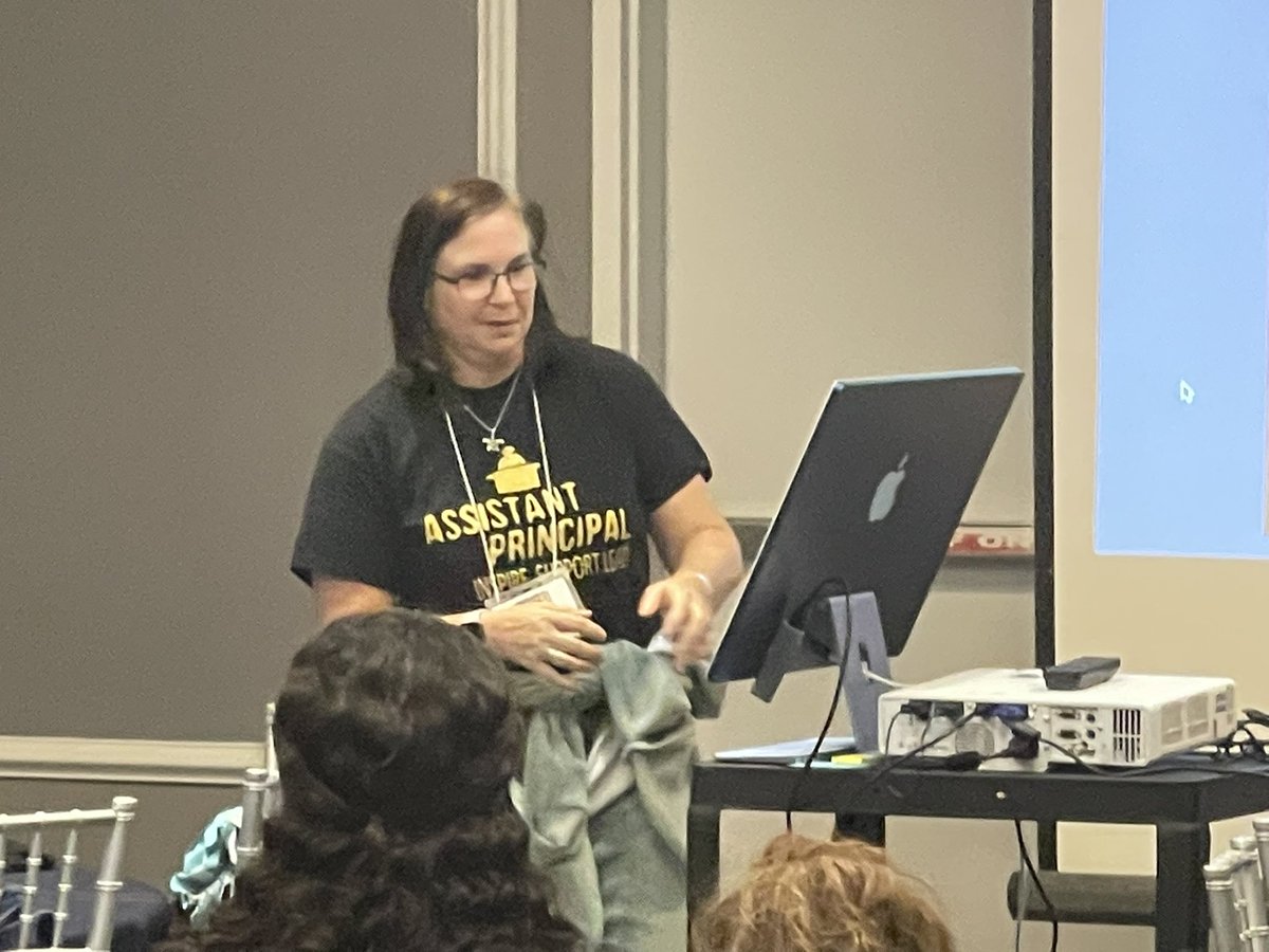 OAHolleyEDU's tweet photo. @ecpps @ECPPSFCC Presenting on Entertaining Student Engagement! #MathScots https://t.co/WjEtaCkRbF