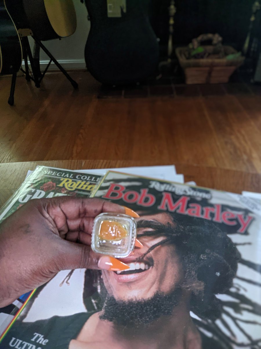 BlackStonerGirl's tweet photo. A lil Glookies to the dome this fantastic Fall Friday! What have yall been puffin tough lately?
#glookies #dabs #dabsallday #710oil #curedresin #blkstnrgrl #weed #CannabisCommunity #cannabisculture #cannabisindustry #fourtwenty #seventen #Fall #Friday #high https://t.co/TpJ3NZodT2