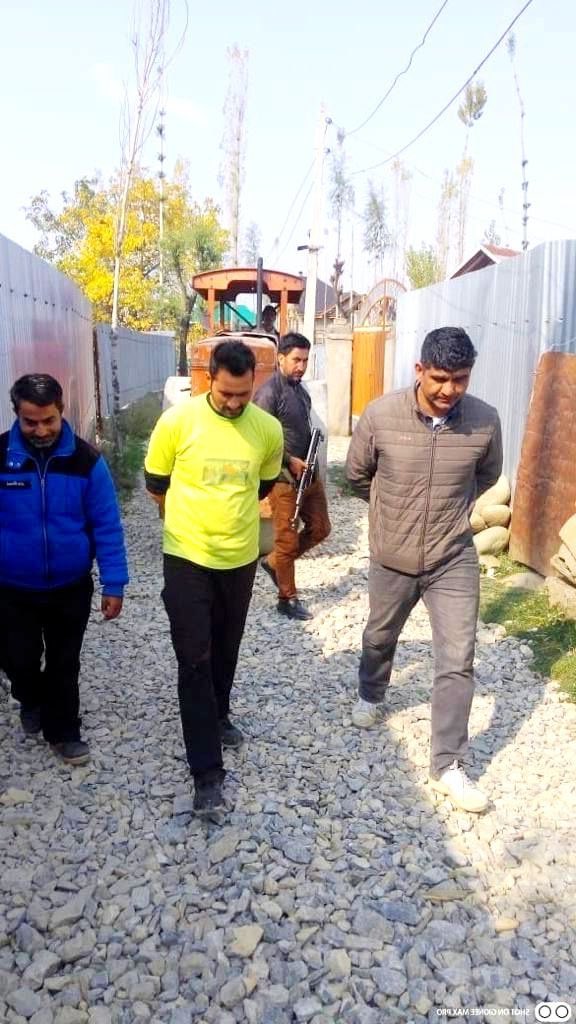 YouthJKAP's tweet photo. #ApniParty Youth Wing Vice President and DDC Member #Tangmarg, Advocate Mir Tajamul Ishfaq paid a visit to #Treran where he inspected the #macadamization of roads leading to remote areas

Statement here : https://t.co/2Icmcr6xDR https://t.co/urLHGqkbBM
