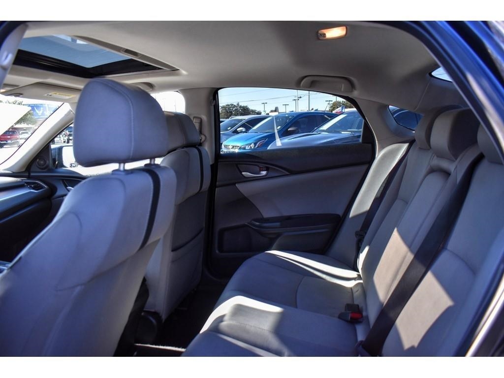 HayesMotorUsed's tweet photo. Striking the perfect balance of comfort, sophisticated style, efficiency &amp; athleticism, our 2017 Honda Civic is a smart choice for your next vehicle!😎

Click here for more details⮕: https://t.co/qRBCy1J7aH https://t.co/GSDmQKOozS