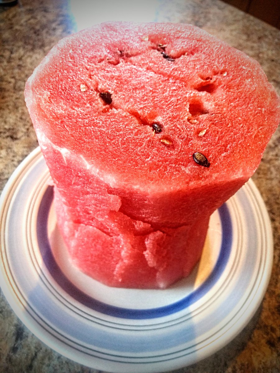 DesertStudioArt's tweet photo. Watermelon Cake! 🍉
Cut + Blot dry(ish)
Top w/ 24 Hr REFRIGERATED coconut cream (separate the cream from the water) * crucial step *
OR
top w/ cool whip.
This CANNOT sit in the fridge overnight to be frosted- personal exp.- it gets soggy.
Use same day #watermeloncake #art https://t.co/FZWXvxxIVH
