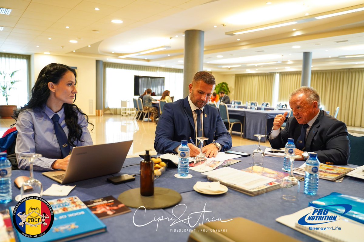 GToncean's tweet photo. 🤝🌐 Am avut astăzi o întâlnire oficială cu președintele Federației Internaționale de Culturism și Fitness (#IFBB), dr. Rafael Santonja. A fost un prilej de a trece în revistă principalele rezultate și proiecte pentru care am muncit. 🇷🇴 https://t.co/GtQDvwc7tf