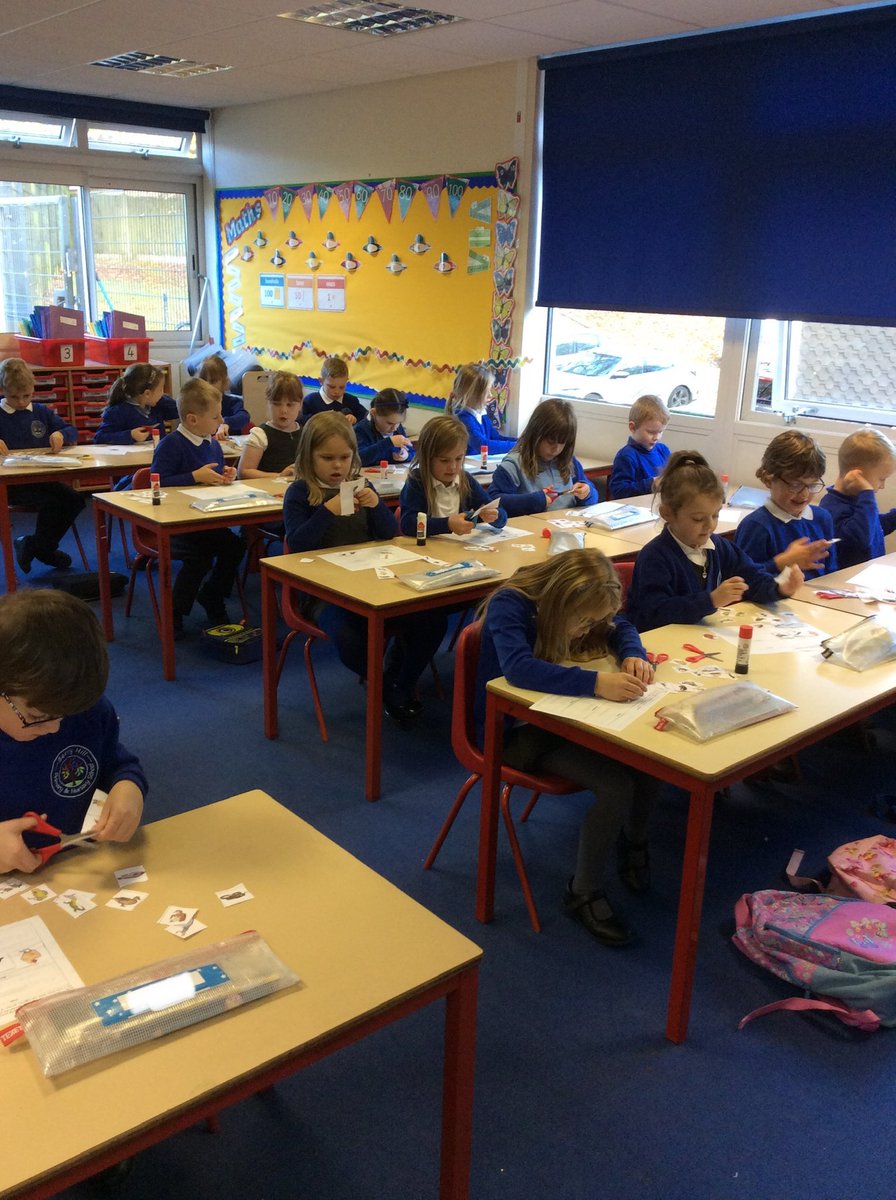 BHPSMansfield's tweet photo. Year 2 enjoyed sorting animals into their groups. They looked at mammals, amphibians, reptiles, birds, fish and insects. #Science #Differentanimals #Whichgroupandwhy? https://t.co/ACgwAUAcGJ