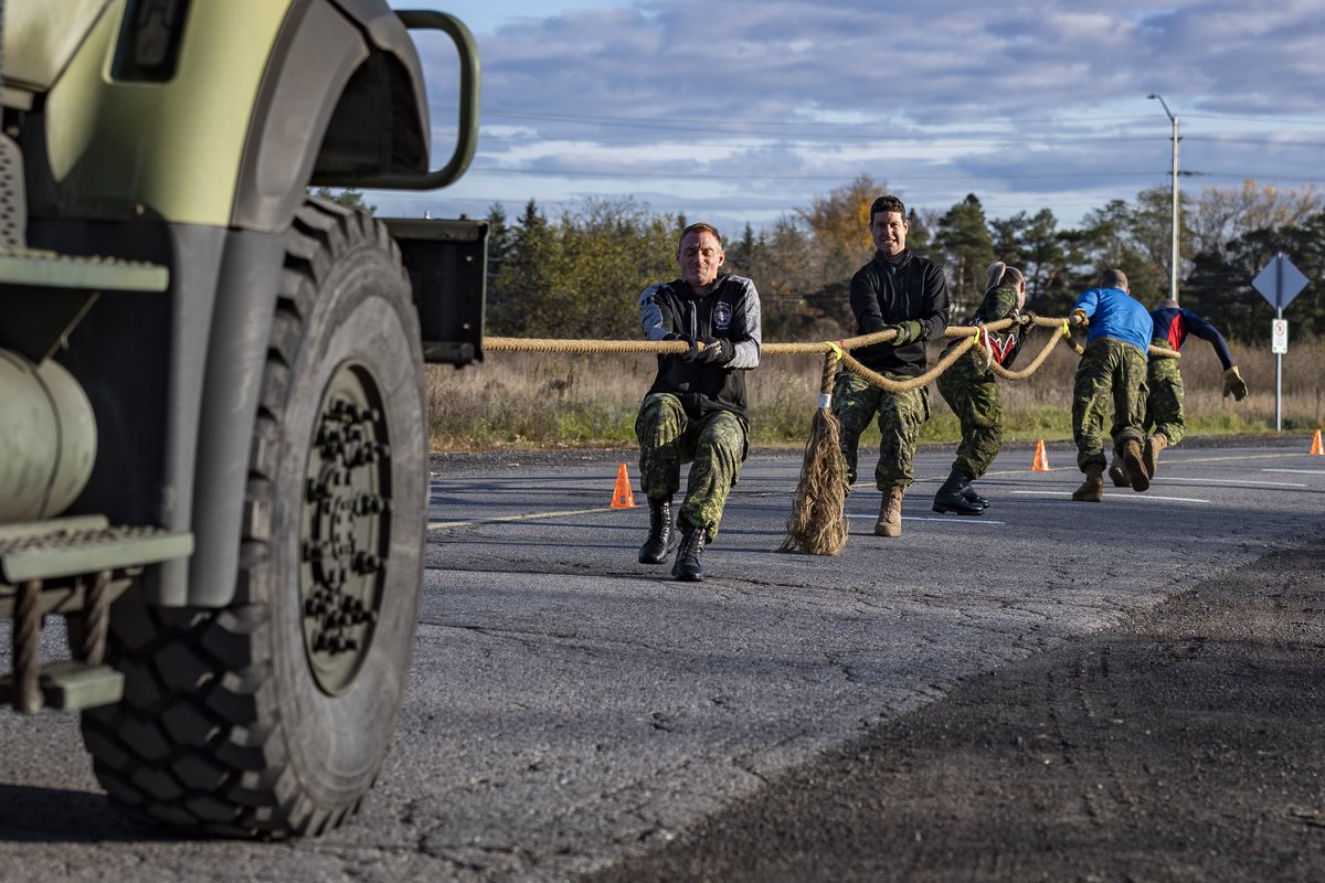 army_SM_armee's tweet photo. #BravoZulu à tous les participants de la Tirée du camion de la #CCMTDN de l’@Armeecanadienne! Nous avons amassé 1 970 $ pour les organismes de charité qui appuient les familles dans le besoin. Si ce n’est pas déjà fait, pensez à faire un don aujourd’hui : https://t.co/k0ZpAqfigh https://t.co/4yLYtGrbYe