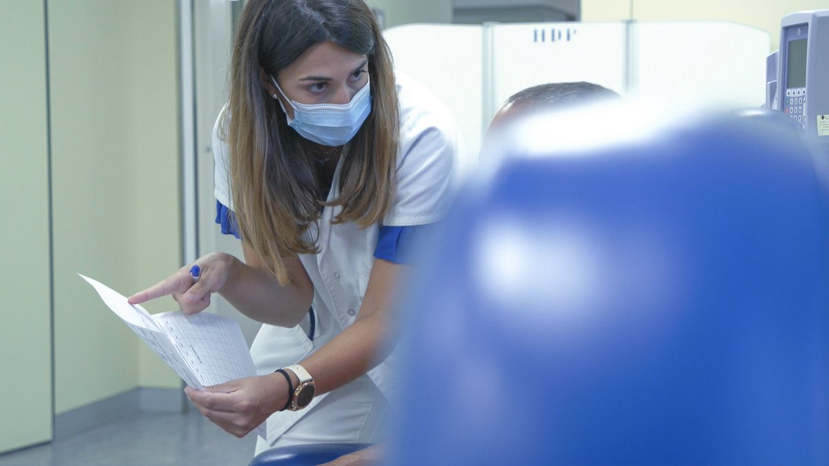 HRegionalMalaga's tweet photo. 📢 Desde @HRegionalMalaga junto con otros hospitales españoles, buscamos voluntarios de mayores de 18 años que hayan recibido la #vacuna Comirnaty de Pfizer-BioNTech para participar en la Fase IIb del ensayo clínico de la vacuna #HIPRA COVID19. 

📞Hospital  690997713 https://t.co/ycxrguHDjp