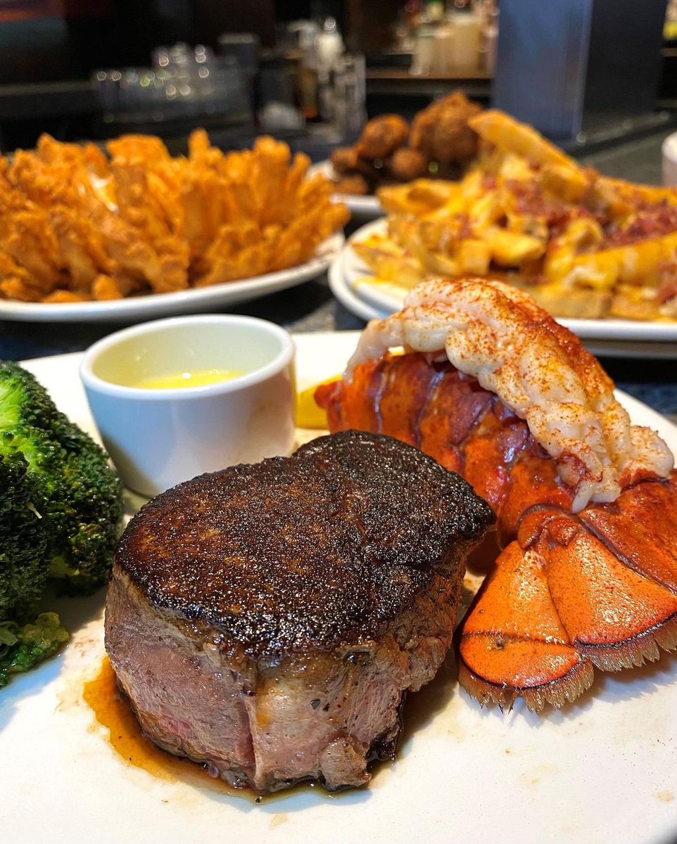 ExperienceGrid's tweet photo. Did someone say steak🥩 and lobster🦞 night?

Tag someone you want to share this with!⤵️
📸@outback https://t.co/oaiDxE6aC9