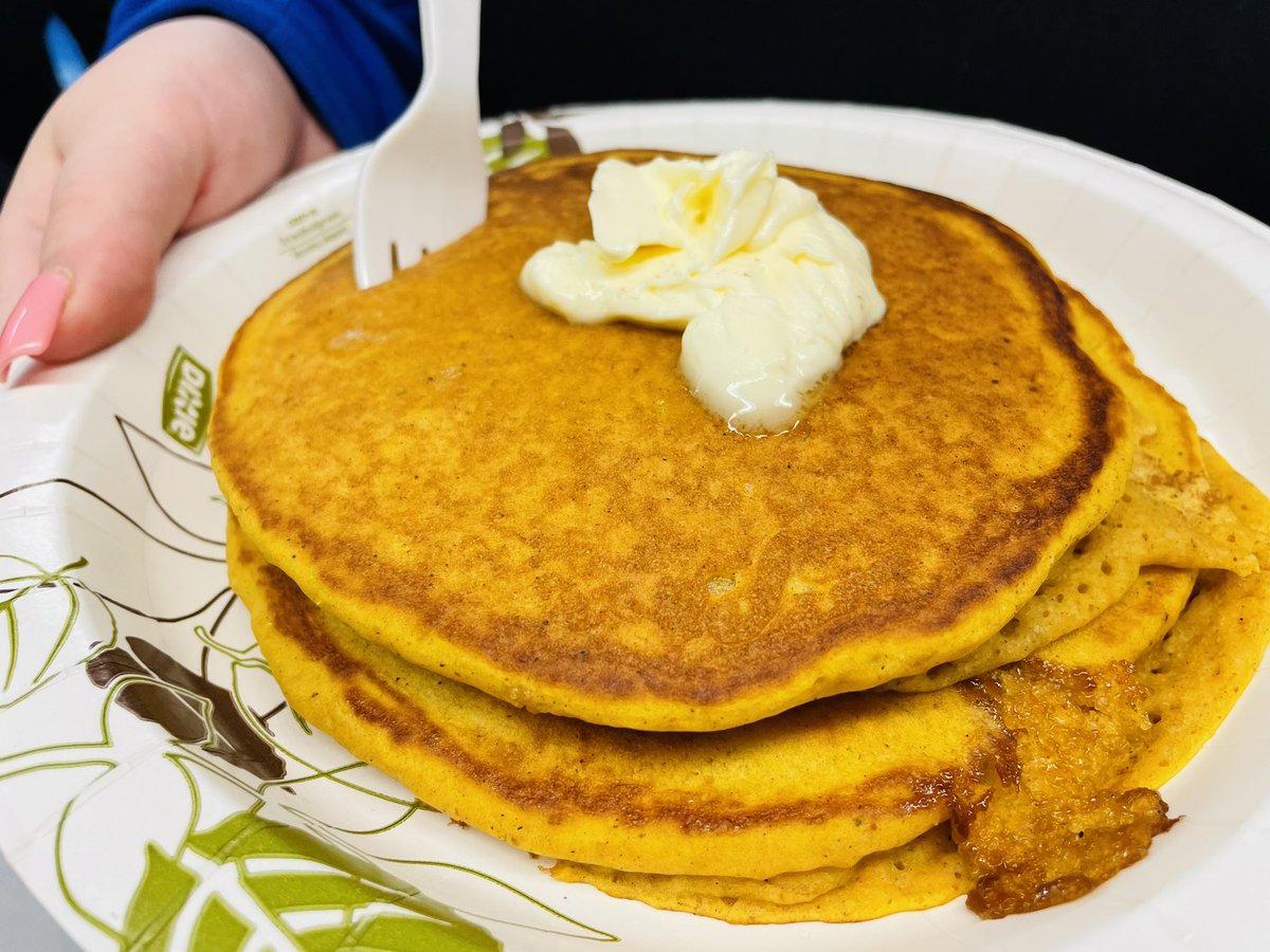 Diiimeco's tweet photo. #Pumpkin Pancakes for #breakfast on this #TGIF in #November. We are discussing the #scents #sights #sounds of #Autumn and #writing down everything we are grateful for! #makinglists #futureprojects #eatingandworkingandlearning #cooptech #Brooklyn #DontStop ππ₯πππ½β¨ https://t.co/w3B8nEmpow