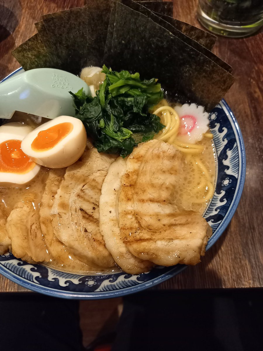 tryangle_blog's tweet photo. 久々に武士道さんへ行って参りました！相変わらずの美味でした♪そして、ラーメンぴあ2022購入しSUSURUTVを見て次なるラーメン屋さんを物色中！
#バイク #バイクに乗ろう
#ツーリング #キャンプツーリング
#モータースポーツ
#武士道
#ラーメンぴあ2022
#ラーメン部  #朝飯部 #温泉部 https://t.co/BFJYxdGOXP