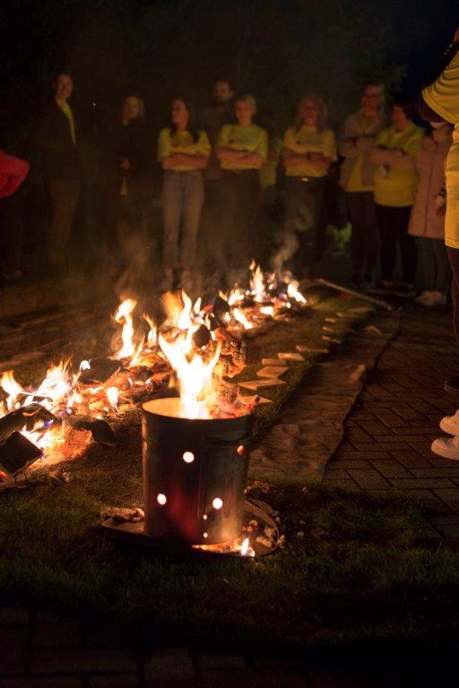 ECHospice's tweet photo. It's 2 weeks since our brave Firewalk participants walked over red hot coals for the Hospice π₯ We thought bonfire night was the perfect time to announce that they managed to raise a π₯ total of Β£10,000! π
Thank you so much & well done! π
#ECHFirewalk #ChallengeEastCheshire https://t.co/kbpLxUJrpa