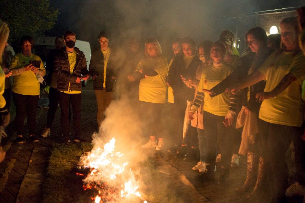 ECHospice's tweet photo. It's 2 weeks since our brave Firewalk participants walked over red hot coals for the Hospice π₯ We thought bonfire night was the perfect time to announce that they managed to raise a π₯ total of Β£10,000! π
Thank you so much & well done! π
#ECHFirewalk #ChallengeEastCheshire https://t.co/kbpLxUJrpa
