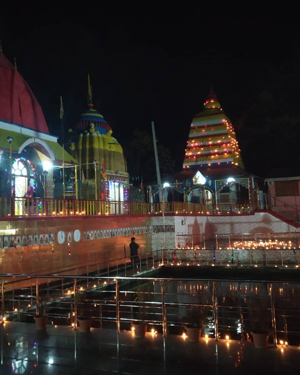 shmiusa's tweet photo. #Deepavali in #Martand Shrine #Kashmir https://t.co/snfGZkFWLq @dinamalarweb @Tantraloka https://t.co/mAeXY0KQTQ