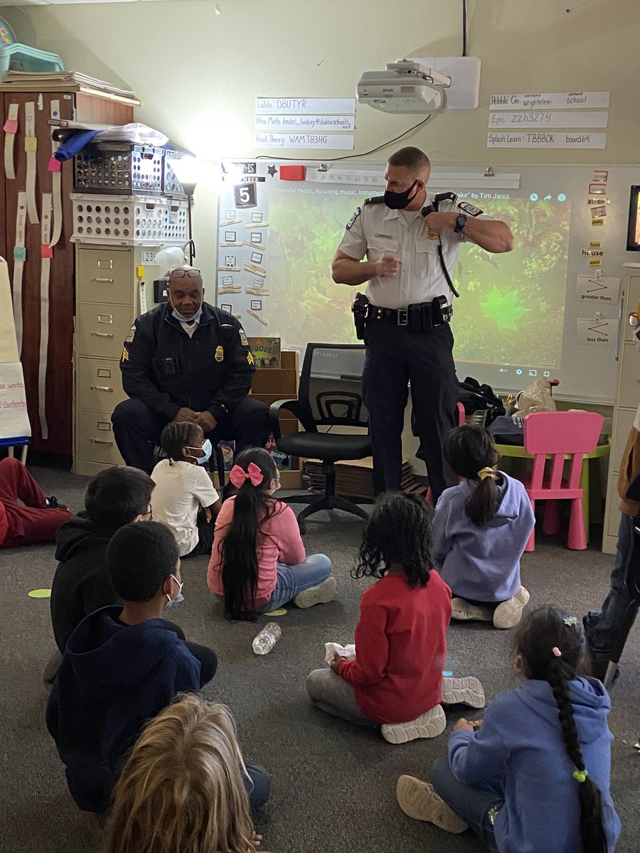 MrsKinderDWE's tweet photo. Thank you @ColumbusPolice and Lt. Kincade and Sgt. Johnson for reading to us today! Thank you for keeping us safe! #booksandbadges @DWEdublin https://t.co/Jypxe1ty5h
