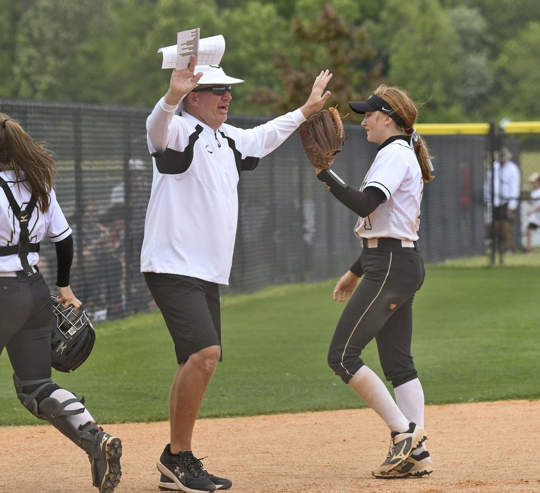 KyleParmley's tweet image. Really looking forward to seeing the @1rebelsoftball team this spring with new head coach John Simmons now in charge. 

vestaviavoice.com/sports/simmons…