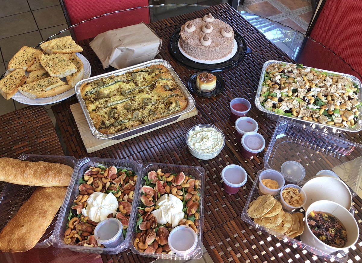 ladegarfield's tweet photo. PAQUETE “FAMILIA Y AMIGOS” para 8p! Incluye Lasaña para 8, Ensalada suprema para 8 Burrata para 8, 8 tostaditas de atún con mango, 16 piezas de pan de ajo, Formaggio, Postre para 8 #lasañaladegarfield #ladegarfield #LasañaaDomicilioenCDMX https://t.co/8ogpm4Bc1n
