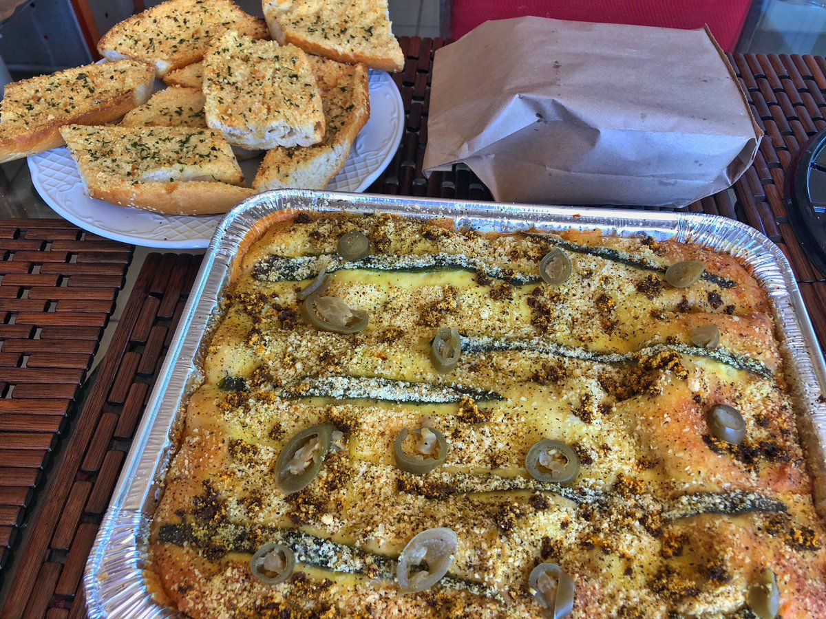 ladegarfield's tweet photo. PAQUETE “FAMILIA Y AMIGOS” para 8p! Incluye Lasaña para 8, Ensalada suprema para 8 Burrata para 8, 8 tostaditas de atún con mango, 16 piezas de pan de ajo, Formaggio, Postre para 8 #lasañaladegarfield #ladegarfield #LasañaaDomicilioenCDMX https://t.co/8ogpm4Bc1n