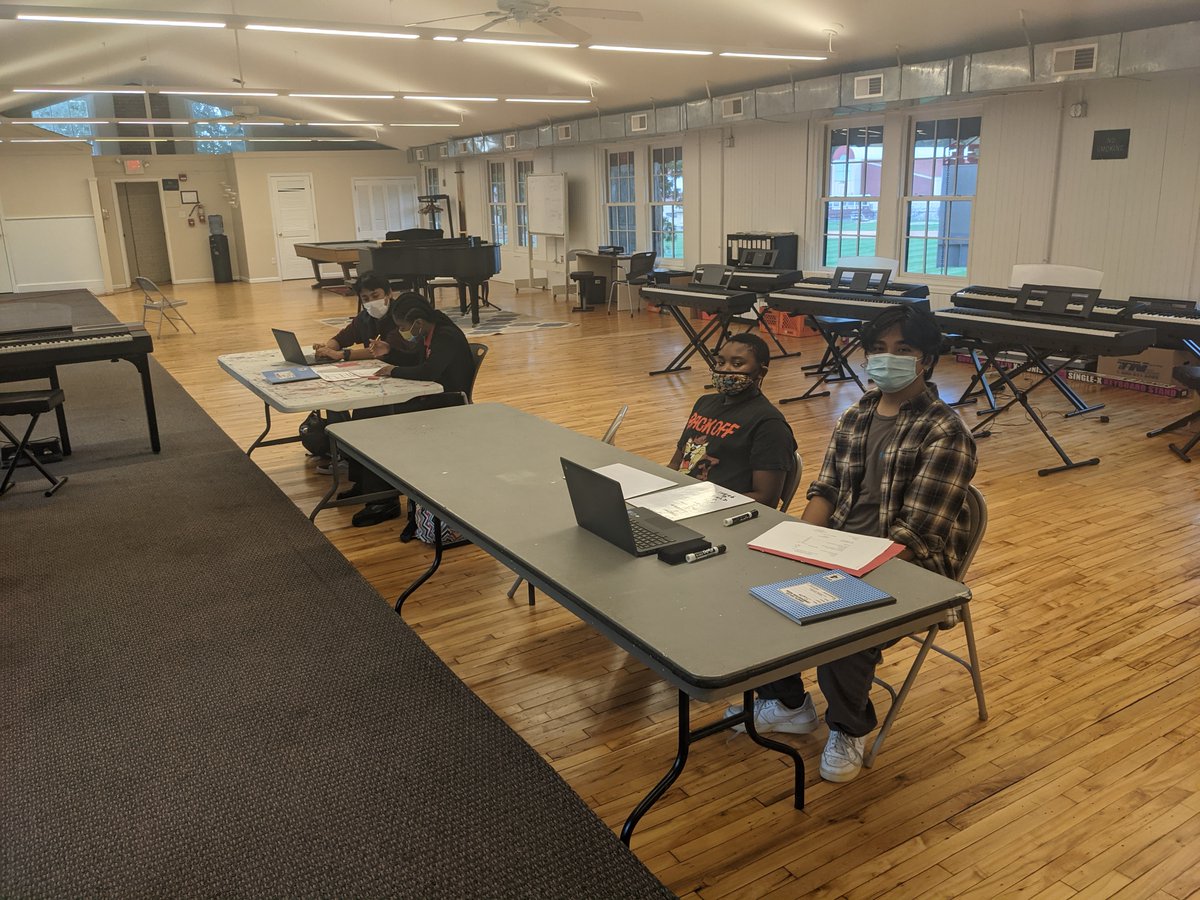 CCC_sings's tweet photo. The Math Practice Program is going strong at the new CCC office. With small sectional classes and 1-on-1 coaching with @swarthmore students, our students are gaining confidence in their math skills, and it's showing in the classroom! #cccmath https://t.co/rBey6T9J8J