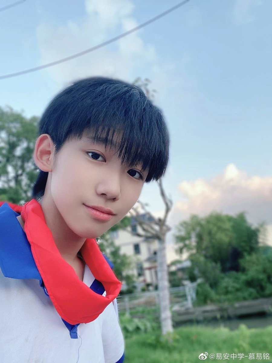 YiAnSchool_TH's tweet photo. 📷 {20211103} MuYiming's Weibo update :
"รูปบางรูปก็อัดแน่นไปด้วยความทรงจำจริงๆนะ! 📷"
#MuYiming #慕易铭 #YiAnMiddleSchool #易安中学 https://t.co/xpA0tLdGVz