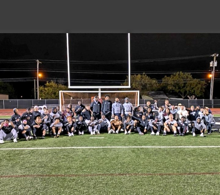 CoachJJennings1's tweet photo. Proud of the Seniors on this Defense. Your teammates are going to play extremely HARD for you. #4THEM #WAO #Land🦈 #FAW https://t.co/brBA4U4IcQ