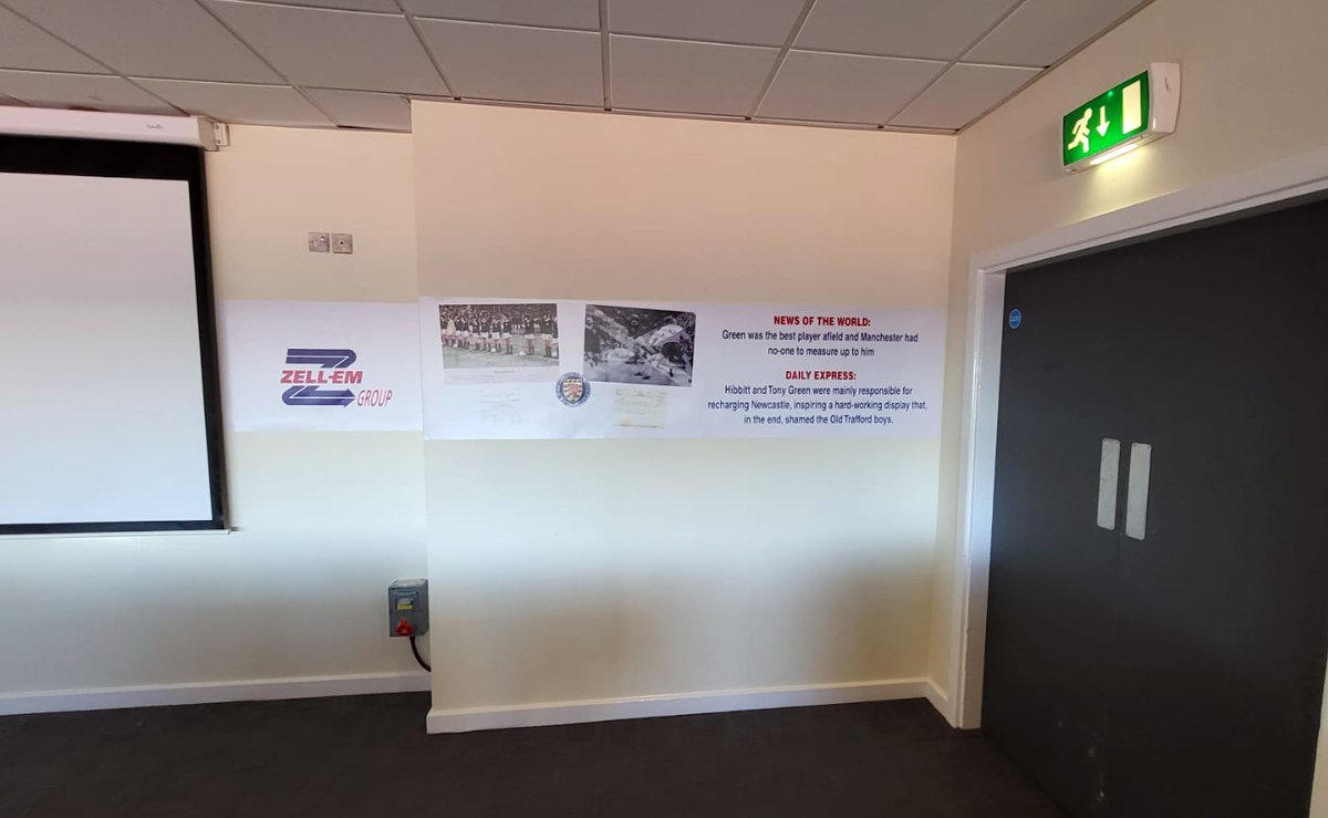 GranthamsDT's tweet photo. Some of our signage and pull up banners at a tribute dinner to mark @BlackpoolFC legend Tony Green's 75th birthday
#blackpool #blackpoolfc #tonygreen #granthamssigns #zellem #football #happybirthday #75thbirthday #signage #pullupbanners https://t.co/nIJakDlZxy