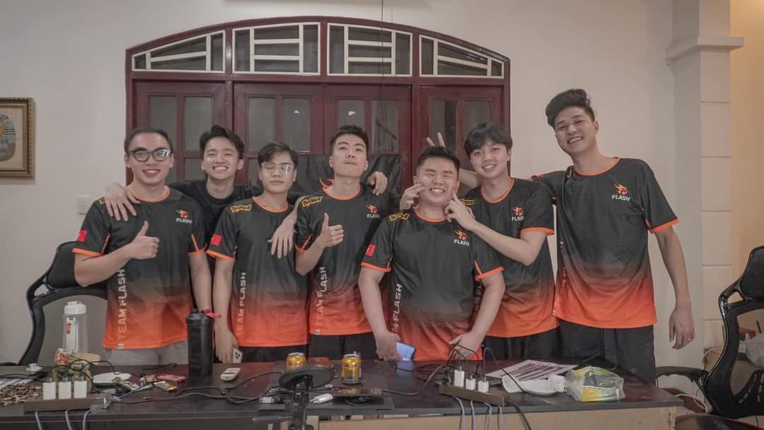 Team Flash tweet media