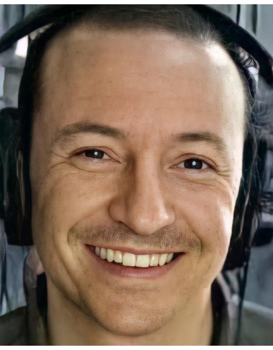 You and your wonderful smile❤️
#Makechesterproud
#Chesterforever
#Celebratelife
#Neverforgotten
#LinkinPark