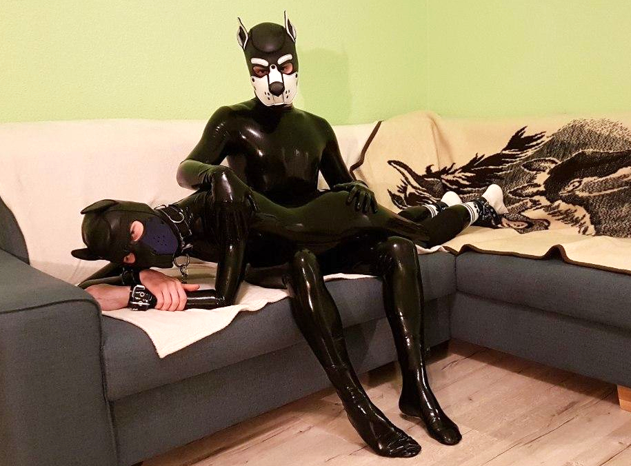 eukar_yote's tweet image. Have a dominant @upiucanine having his way with this 'yote and doing things to him ;3.

(Also, have a nice weekend y'all! ^w^)