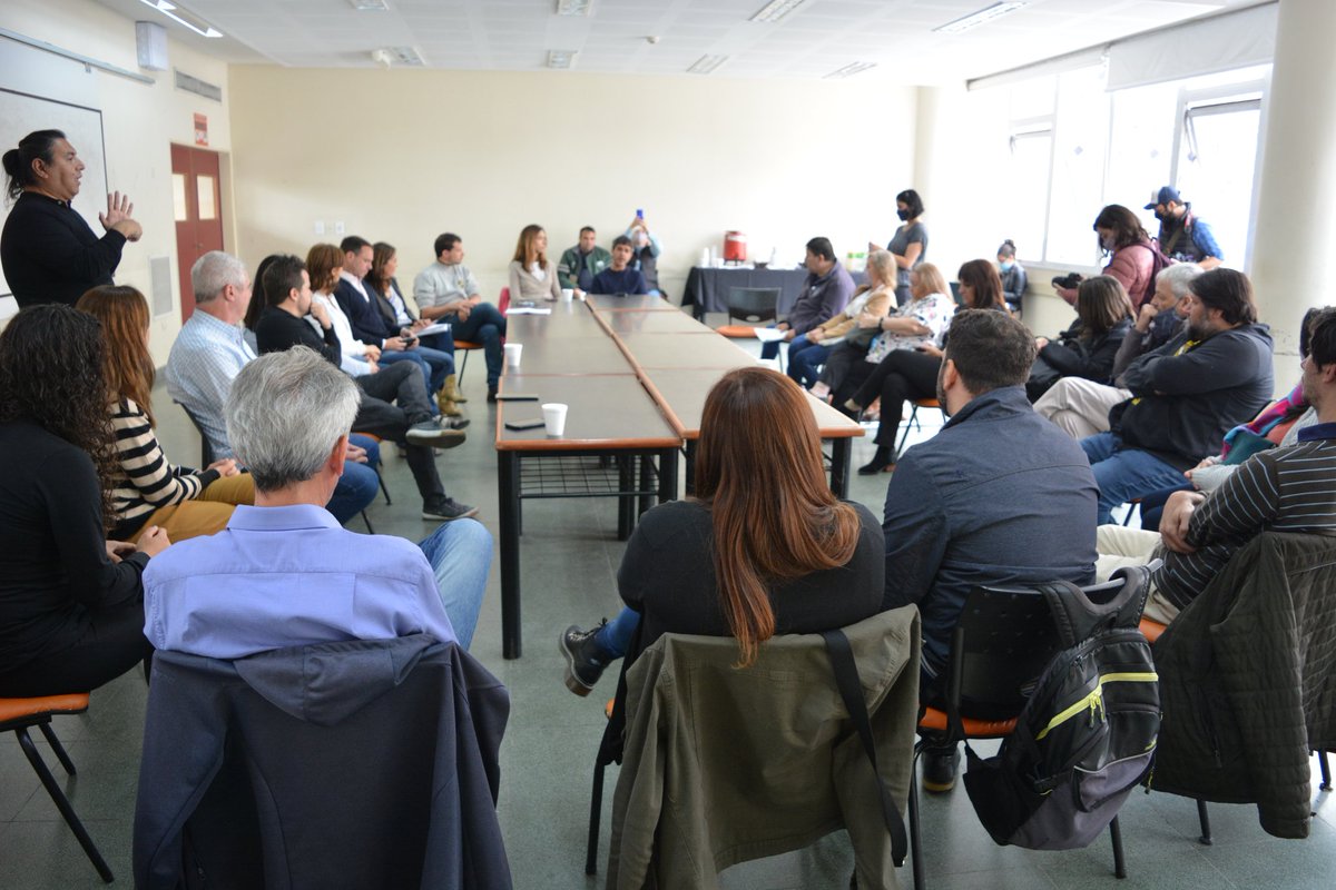 mpvischi's tweet photo. Junto a @martintetaz, @CarlaCarrizoAR, @luciolape, @manuelathourte, @yamilsantoro, @marielacoletta y @sanchezfdo escuchando a familiares y miembros de ONGs que tanto trabajan por los derechos de personas con #discapacidad ♿ Conversamos sobre estado actual y legislación faltante. https://t.co/jXsNAwjZRM