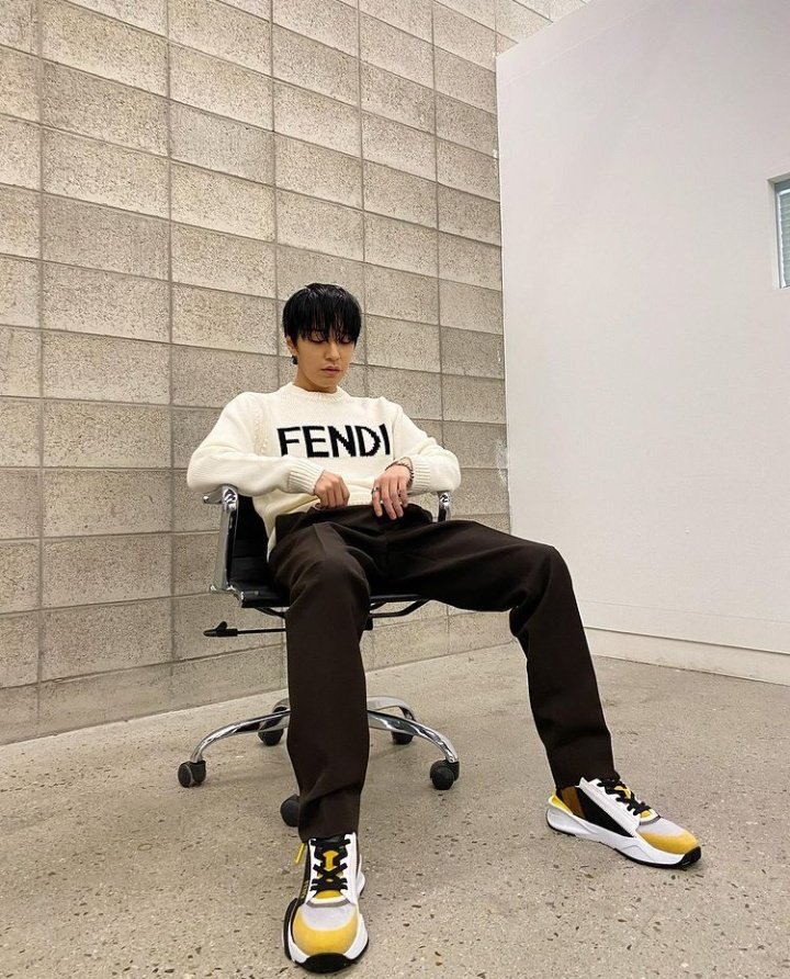 imkimjongins's tweet photo. #fendi #ssamdi #simondominic @longlivesmdc 🖤🤍💛🤎 https://t.co/CKbdVU6yAd