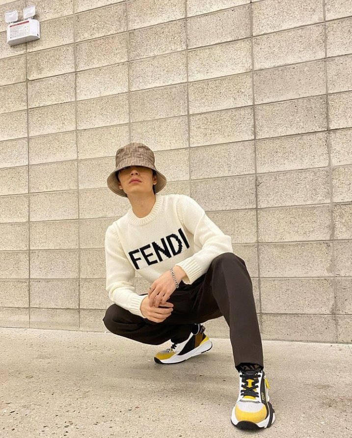 imkimjongins's tweet photo. #fendi #ssamdi #simondominic @longlivesmdc 🖤🤍💛🤎 https://t.co/CKbdVU6yAd