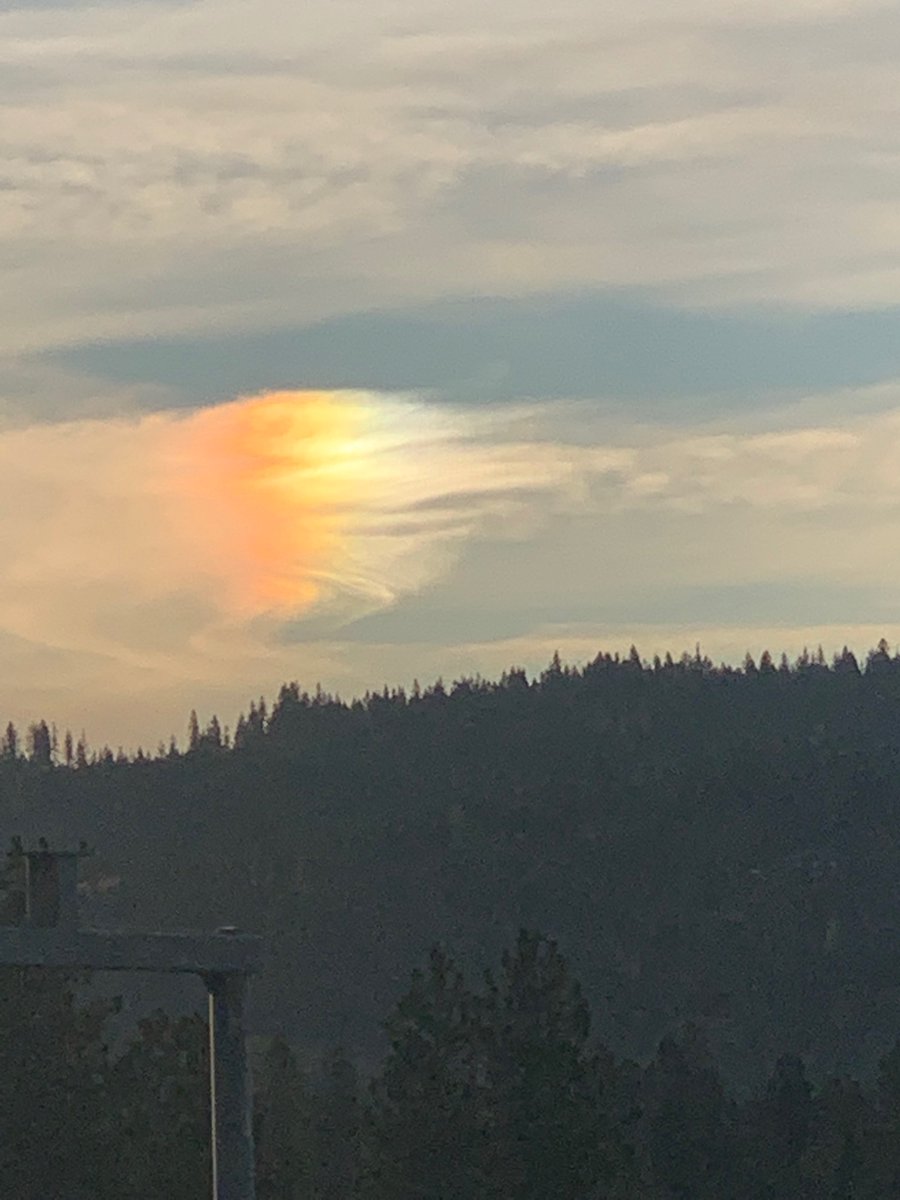 AgentCByers's tweet photo. Super cool weather phenom just across the state border. Does it have a name @KClarkWx ? https://t.co/e9kNWfDc4k