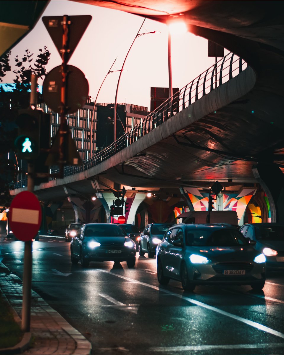 alex_windu's tweet photo. Evening out in the city. #urbanphotography #Lightningstrikes https://t.co/oKCh0RM0r6