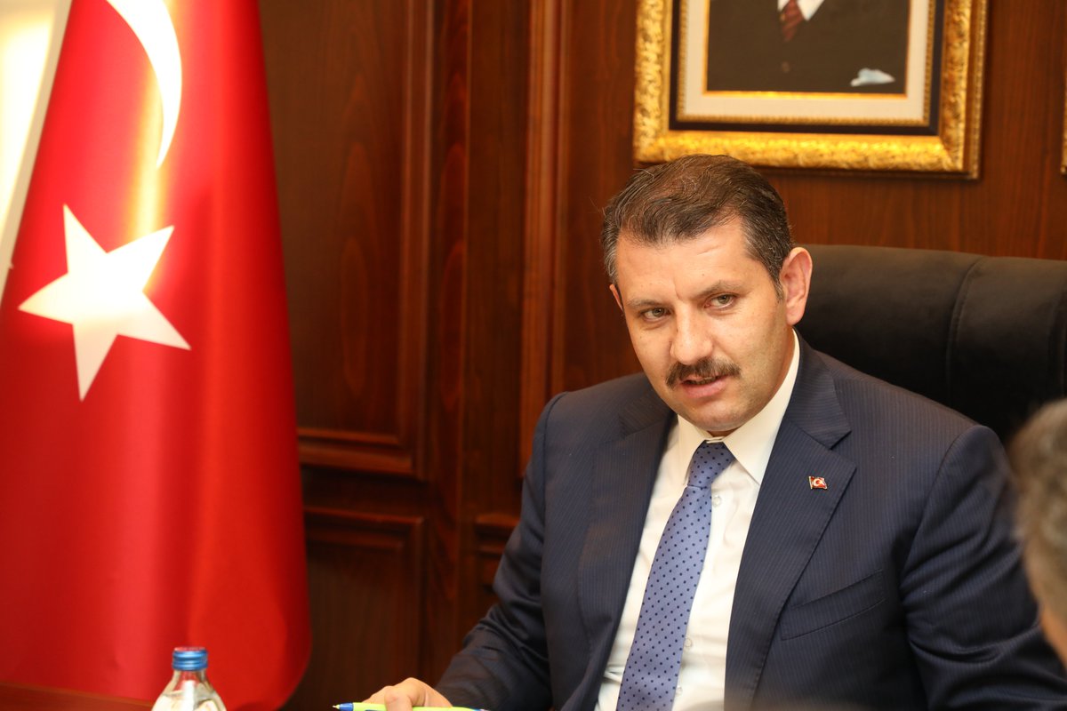 sivasvaliligi's tweet image. &quot;Her sene daha iyiye…”

Eğitimin niteliği ile birlikte başarıyı artırmak, coğrafyamızın tamamına fırsat eşitliği sunmak ve öğretmen - veli işbirliğini geliştirmek için başlatılan projelere yenileri ekleniyor.

#Eğitim2023