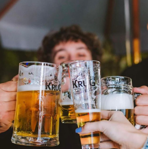Quem aí está aguardando o fim do expediente para saborear uma gelada? 😋🍻