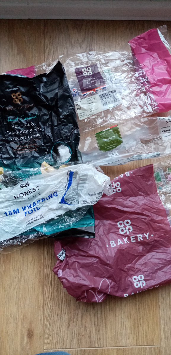 _ElsaParker's tweet image. Join us tomorrow at Adlington&apos;s @coopuk between 11 and 12, to #JoinInLiveLocal to discuss #Sustainability and our #CleanItScrunchItCoopIt plastic recycling! 🌍♻️💙 I&apos;ve got mine ready... #ItsWhatWeDo!