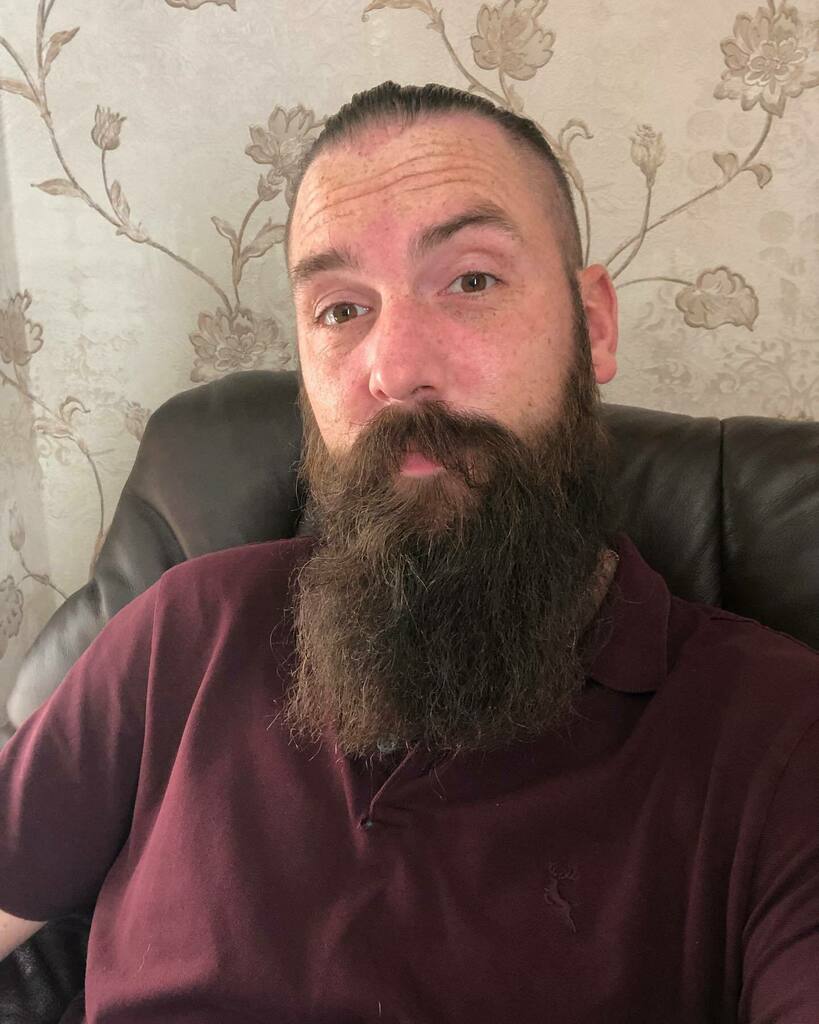 Quick cuppa round me nans house ☕️ 
.
.
.
.
#bearded #beardgang #beard #beardlove #beardedmen #beardstyle #beardlife #beardsofinstagram #instabeard #epilepsywarrior #dad #instagood #instadaily #epilepsyawareness #dadbod #beardedandtattooed #man #selfie #… instagr.am/p/CV5d_aRtvgQ/