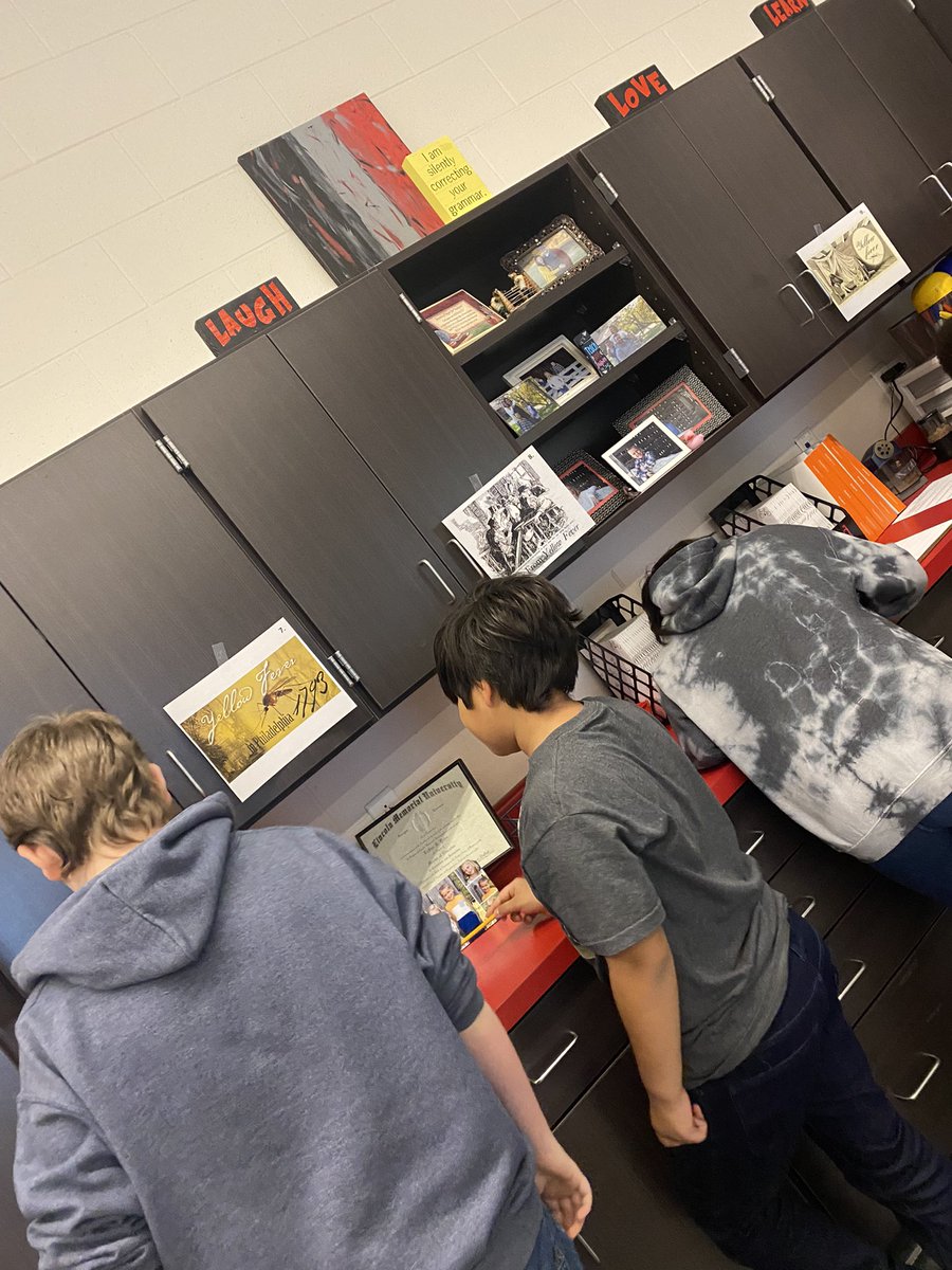 LaStarYates's tweet photo. @FLMSBraves  students did a great job analyzing pictures to develop a claim about the topic of our next Amplify unit, “ The Secret of Yellow Death.” https://t.co/gIqfe9Qp4D