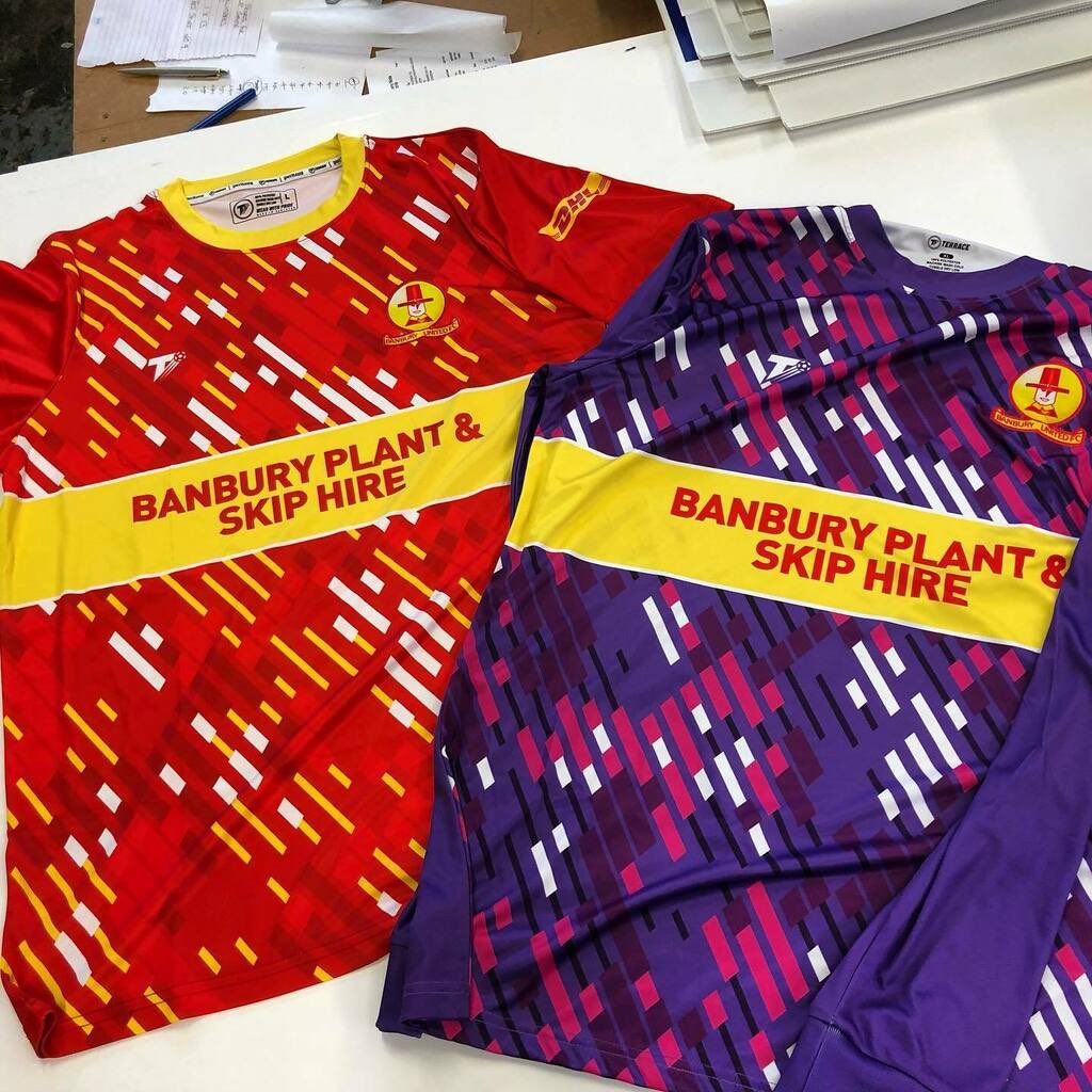 Good luck to <a href="/BanburyUnitedFC/">Banbury United FC</a> their FA Cup 1st round match tomorrow - been a pleasure helping them with clothing and signage ready for the big match! #facup #banburyunited #banbury #UTP #WeAreUnited #emiratesfacup #printing #signage #workwear #itvfootball