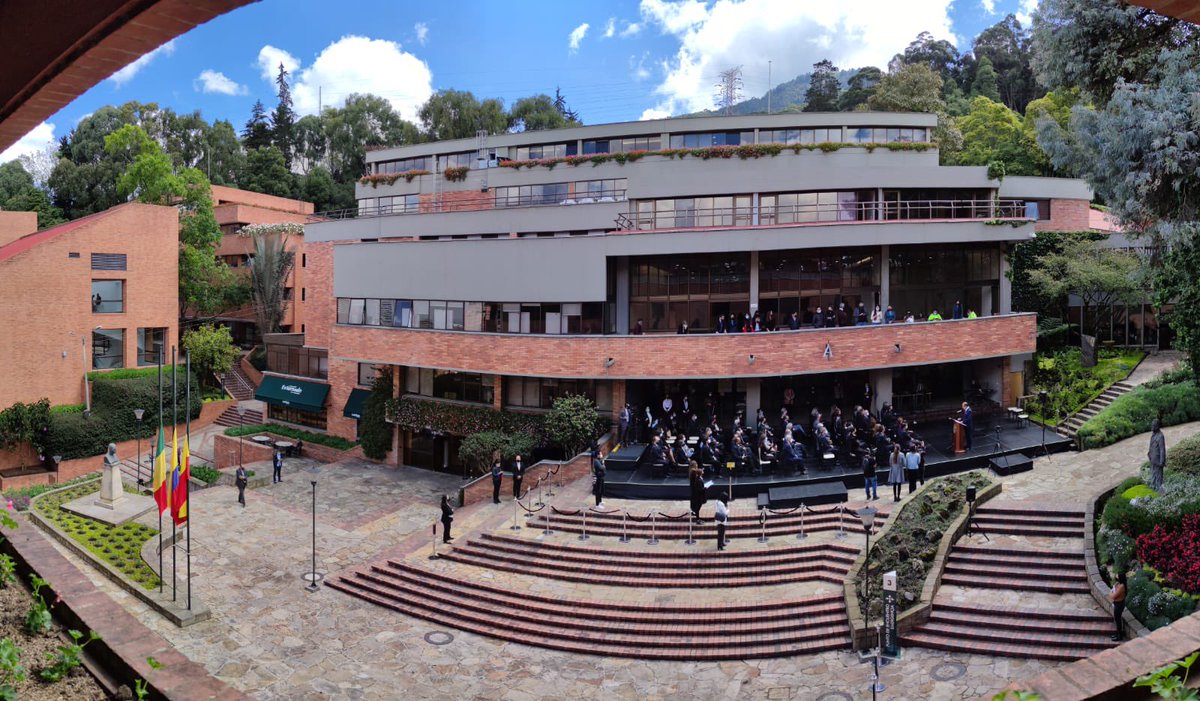 UExternado's tweet photo. En honor a estos defensores de la justicia, la Universidad construyó un monumento que representa la individualidad de la lucha de cada Externadista y su huella imborrable para la consolidación de la democracia en nuestro país. https://t.co/b7alHHdbzz