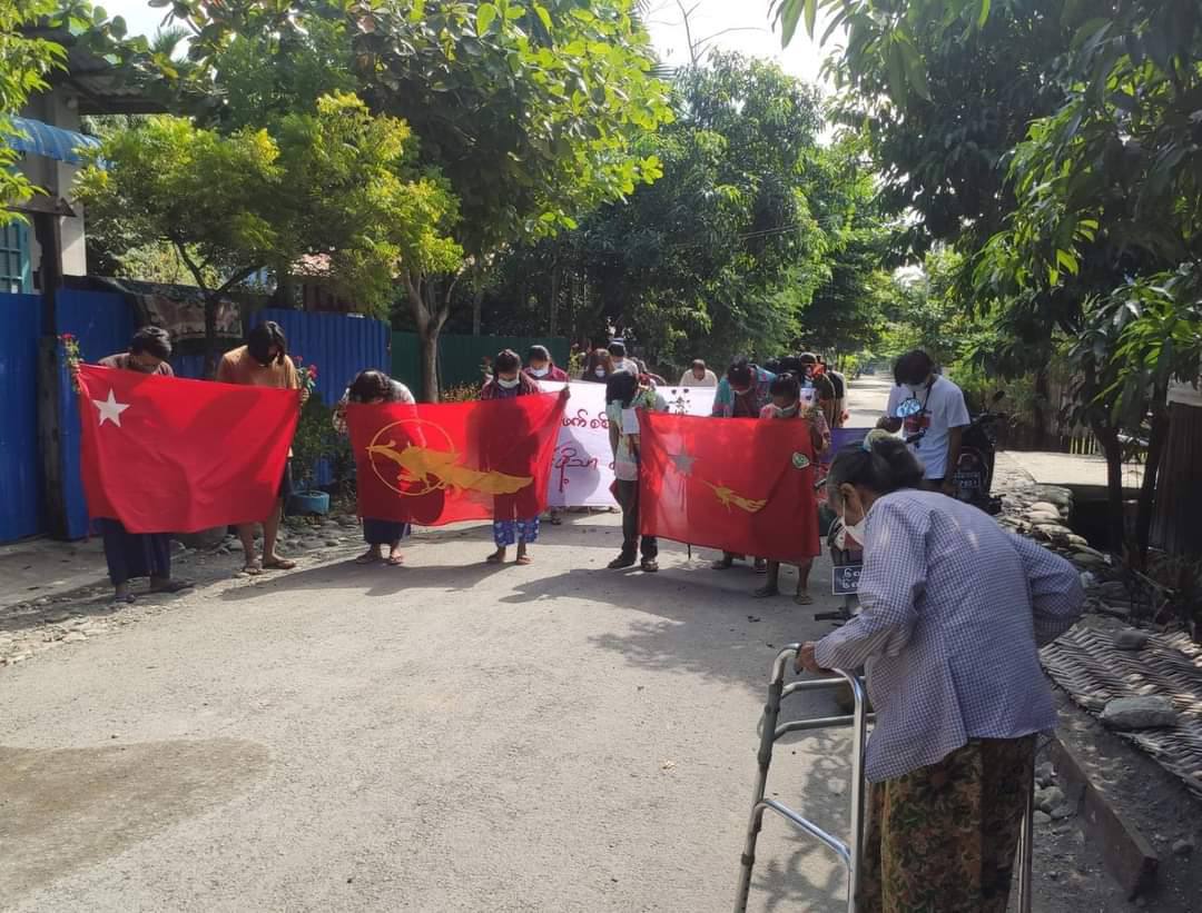 Locals of Kalay staged a mourning memorial service protest for fallen CDF comrades in Mindat Battle. May the soul of fallen heroes rest in peace.
LEGALIZATION OF NUG
#Nov5Coup  
#WhatsHappeningInMyanmar
